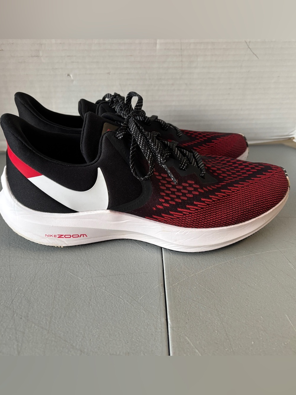 Nike Zoom Winflo Men’s US 10 Running Athletic Sneaker Red Black